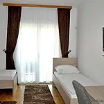 Aura Bed & Breakfast 3*