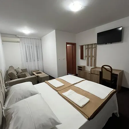 Aura 3* Gnojnice
