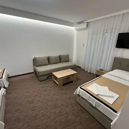 לינה וארוחת בוקר Aura Gnojnice