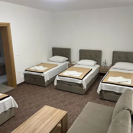 Aura לינה וארוחת בוקר