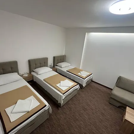 לינה וארוחת בוקר Aura