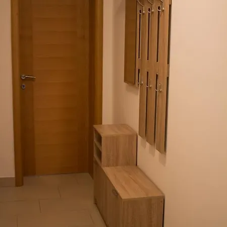 موتيل أورا فندق مبيت وإفطار 3*