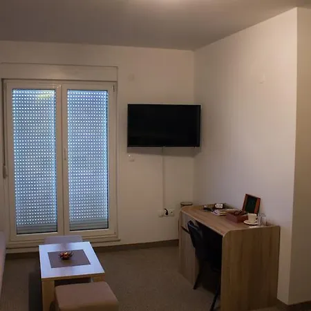 Aura 3* Gnojnice