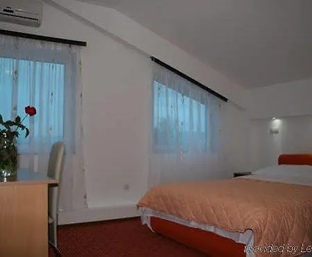 Aura Bed & Breakfast 3*