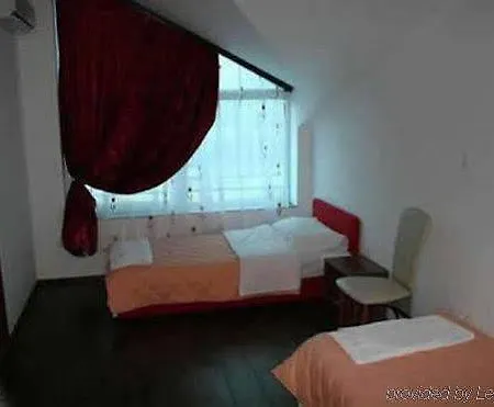Aura Bed & Breakfast 3*