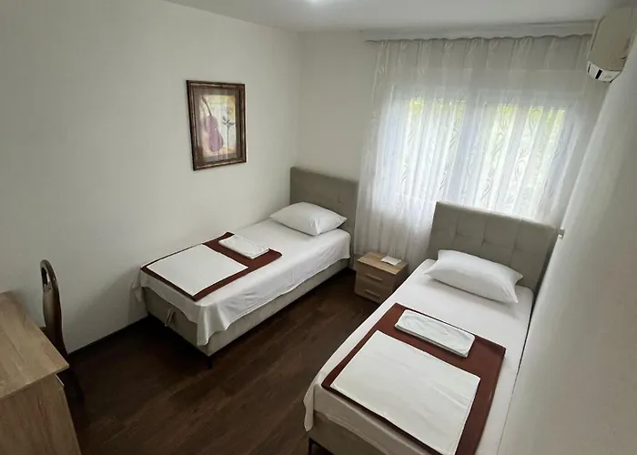 Aura Bed & Breakfast 3*