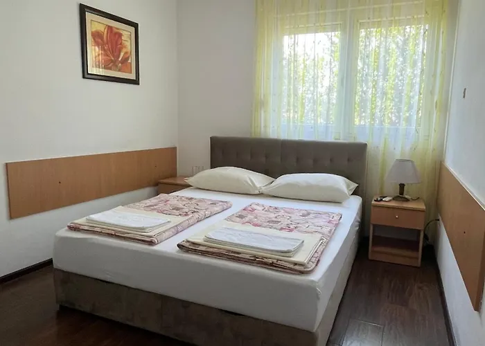 Aura Bed & Breakfast 3*