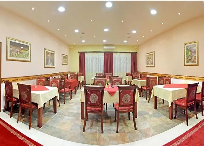 לינה וארוחת בוקר Aura