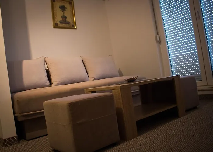 לינה וארוחת בוקר Aura Gnojnice