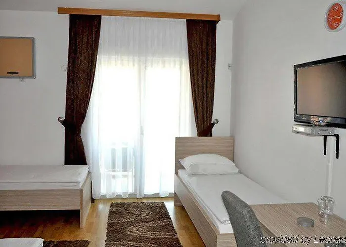Aura Bed & Breakfast 3*