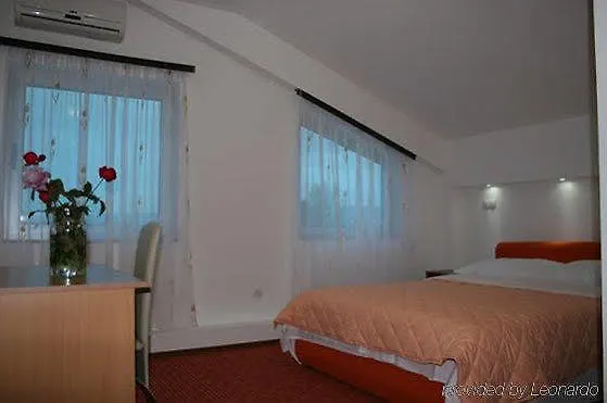Aura Bed & Breakfast 3*