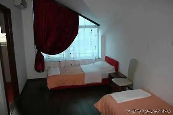 Aura Bed & Breakfast 3*
